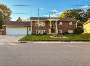 515 Park Ave, Strawberry Point, IA 52076