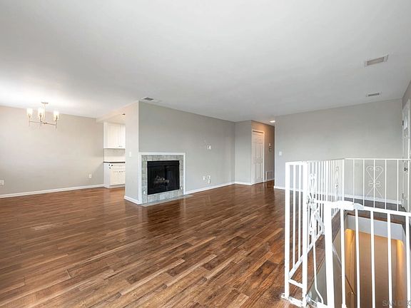 3rd image of 955 Maya St