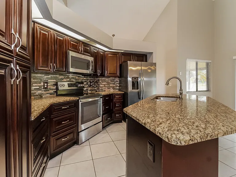 825 Virginia Woods Ln — Photo 8