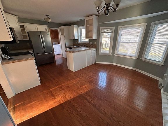 3rd image of 1302 Sand Pine Rd