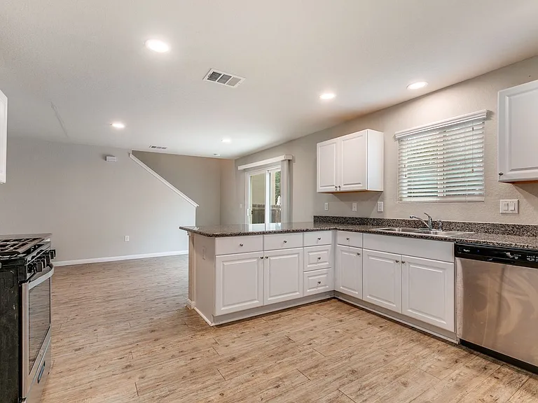 10302 Relic Oaks — Photo 12