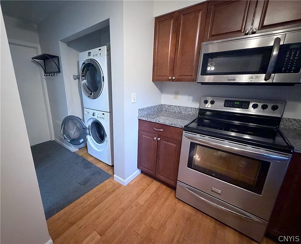 2 bed, 1.5 bath, 1136 sqft, $1,900 — Photo 4
