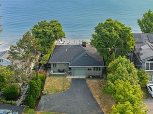 1286 Edgemere Dr, Rochester, NY 14612