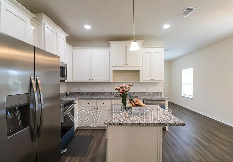 7111 McAdam Ct — Photo 3