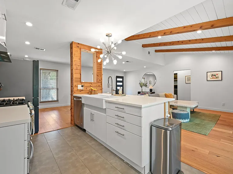 1605 Springer Ln — Photo 14