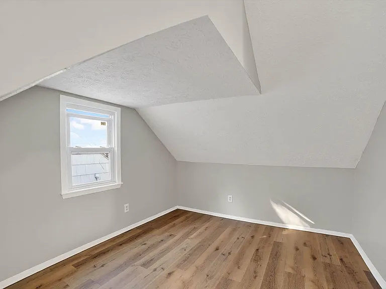 303 S Green Rd — Photo 17