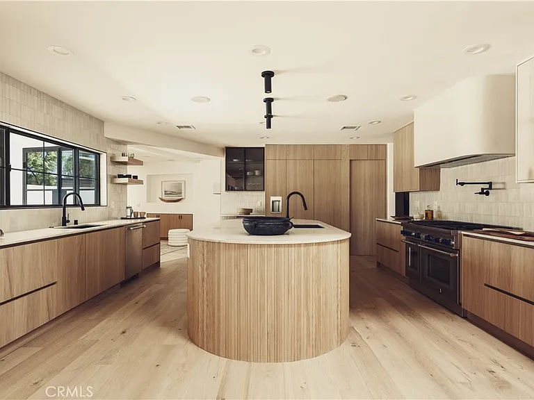 4195 Alonzo Ave — Photo 5