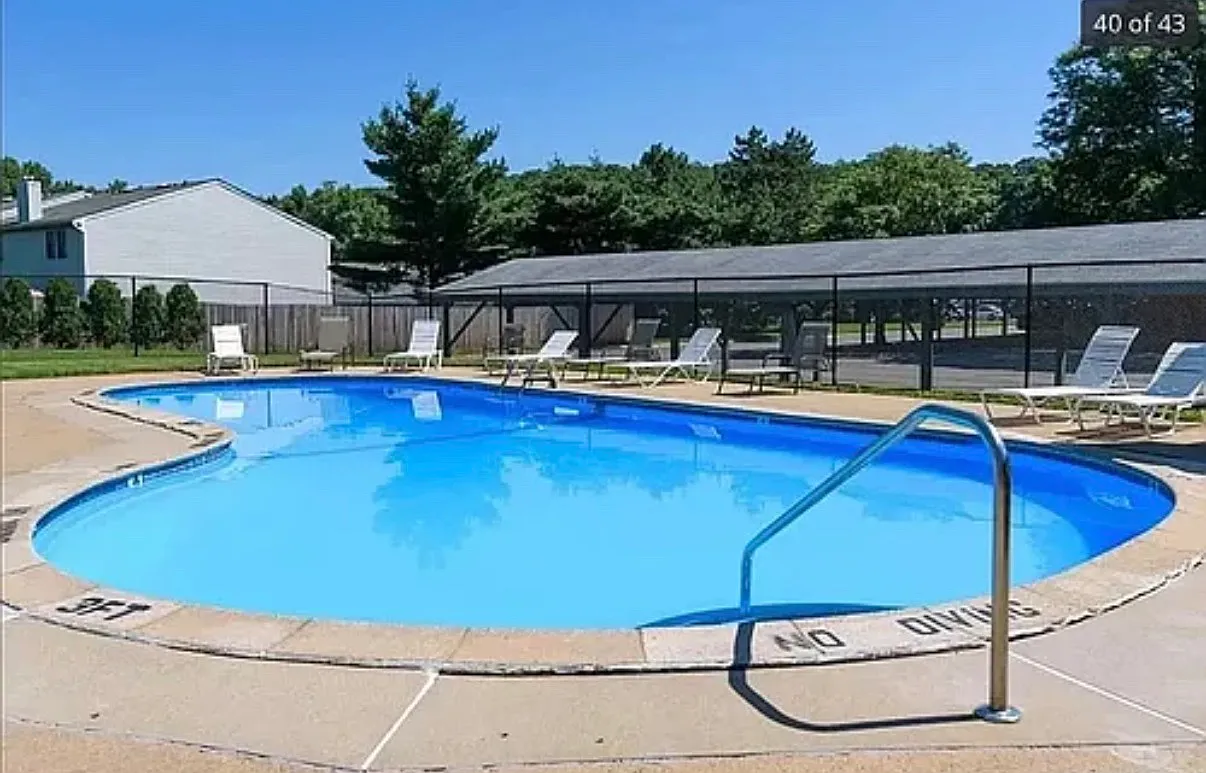 2216 Harbor View Dr — Photo 1
