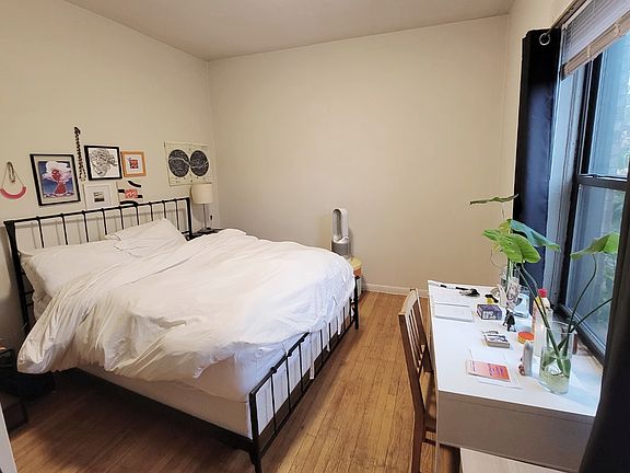 5th image of 923 W Waveland Ave #1
