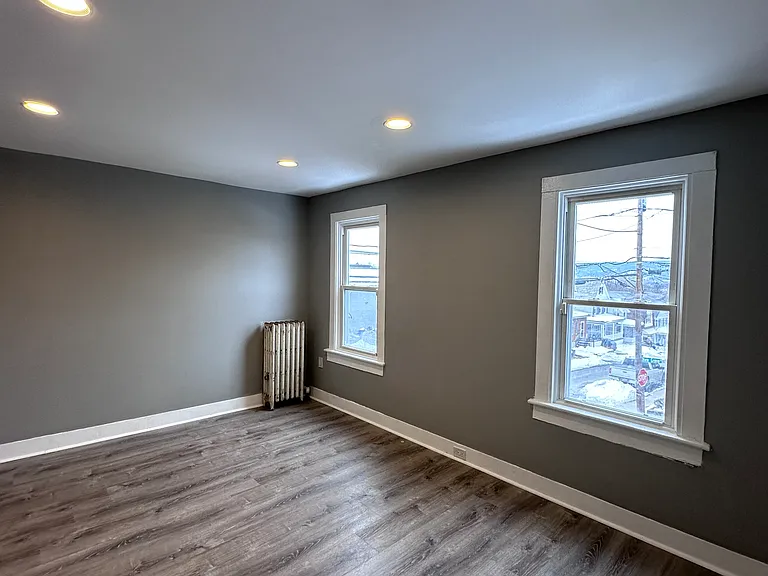 408 New Grove St #2 — Photo 8