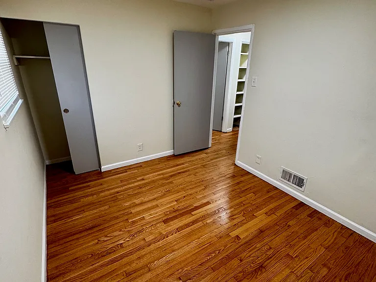 228 Dundee Cir — Photo 9