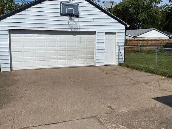 5th image of 939 39th Ave