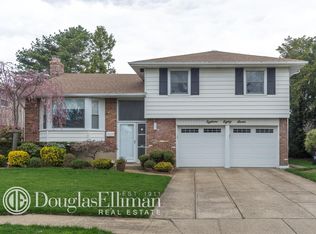 1887 Edward Ln, Merrick, NY 11566