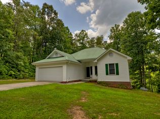 272 Reindeer Ln, Ellijay, GA 30536