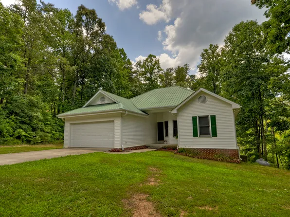 272 Reindeer Ln, Ellijay, GA 30536