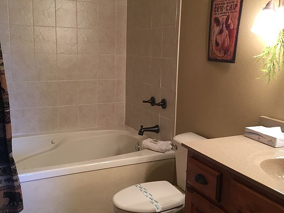 Master bath/jacuzzi