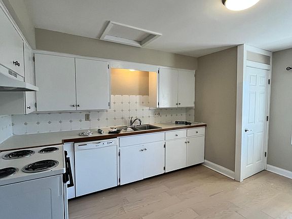 5th image of 30 N Carlton St APT 4