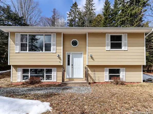 19 Leeswood Dr, Quispamsis, NB E2G 1N1