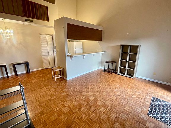 2nd image of 1113 Loft Cv