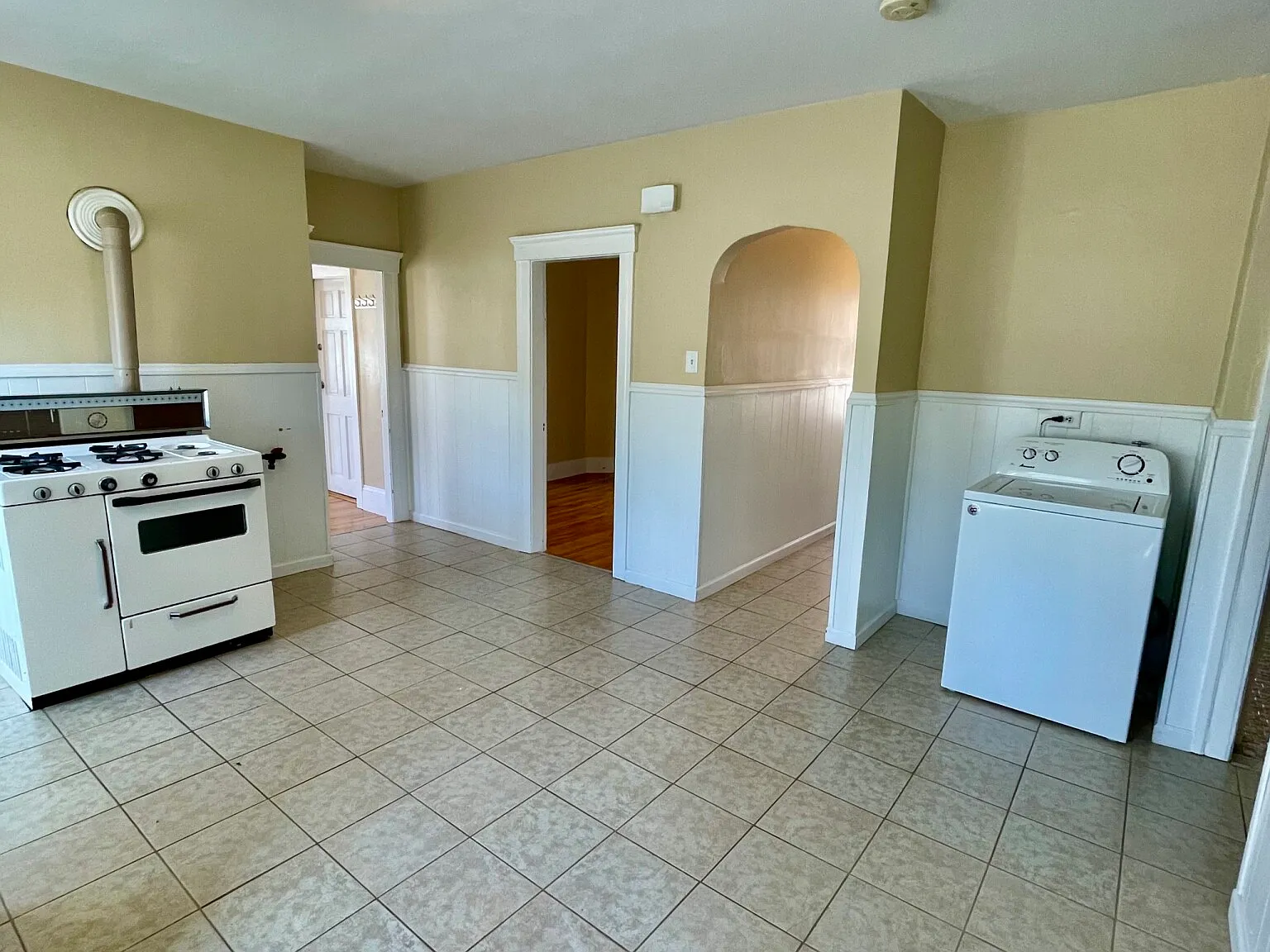 3 bed, $2,000 — Photo 2
