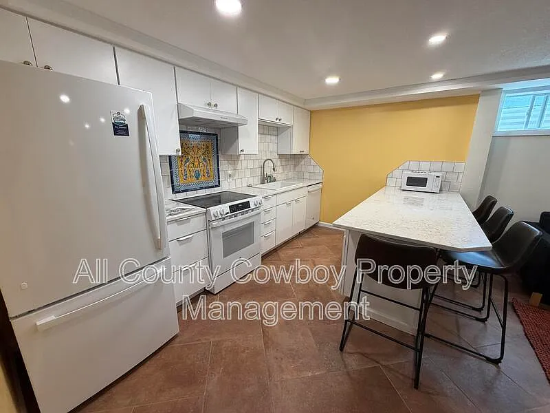 2 bed, 1.0 bath, 900 sqft, $1,500 — Photo 2
