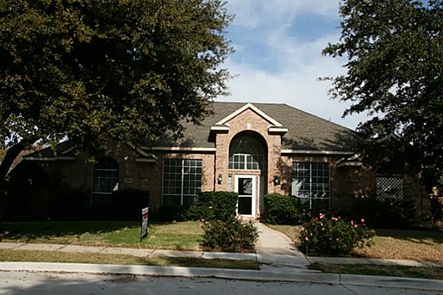 2nd image of 1005 E Seminole Trl