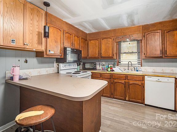 4th image of 407 Forestway Dr
