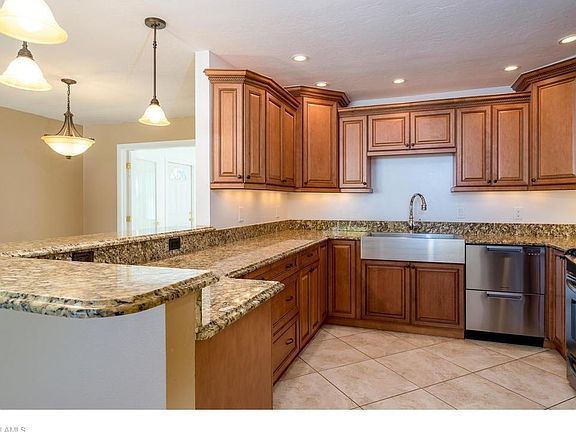 3rd image of 4622 Siesta Cir