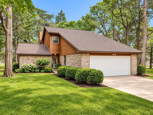 105 Seminole Dr, New Ulm, TX 78950