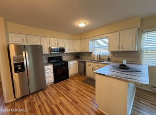 32 Darley Cir, Brick, NJ 08724