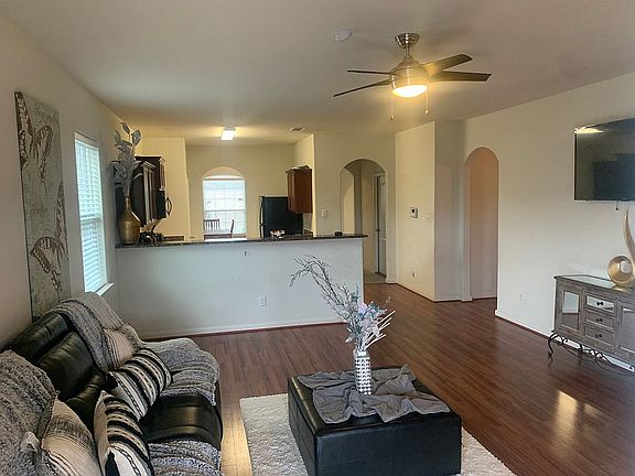 4th image of 235 Magnolia Dr