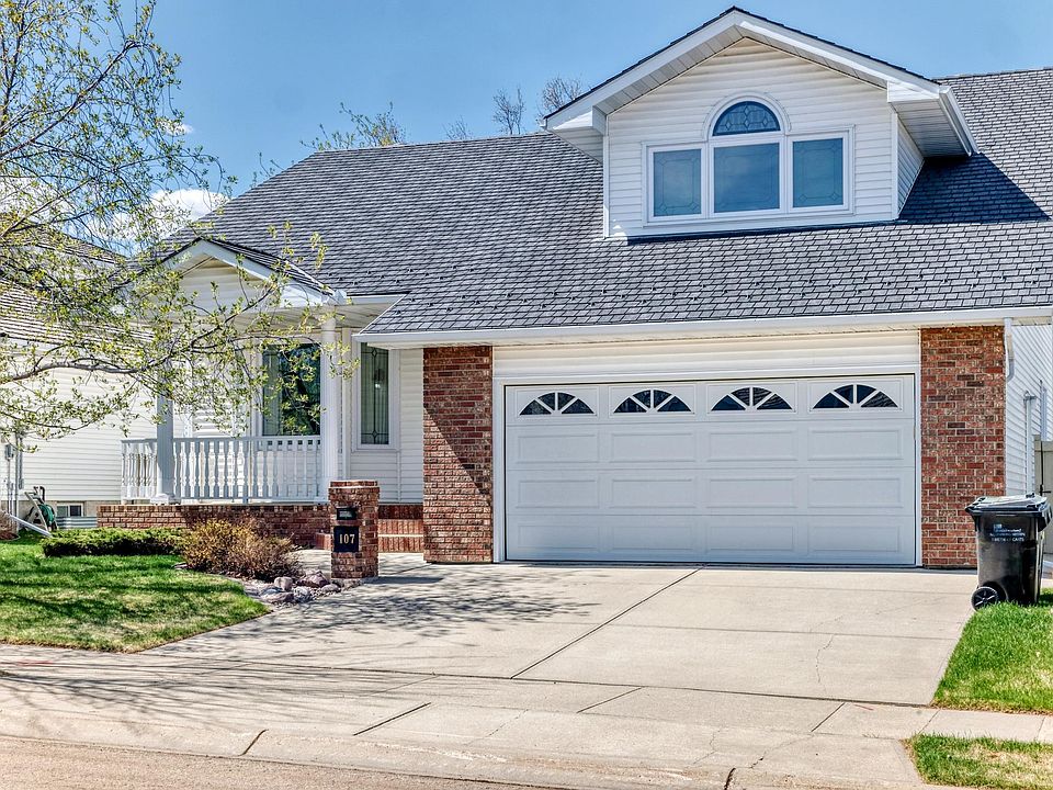 1st image of 107 Ridgemont Cres