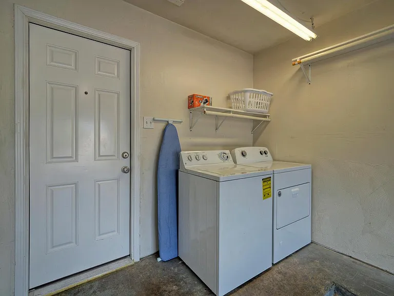 1004 Hyridge St — Photo 16