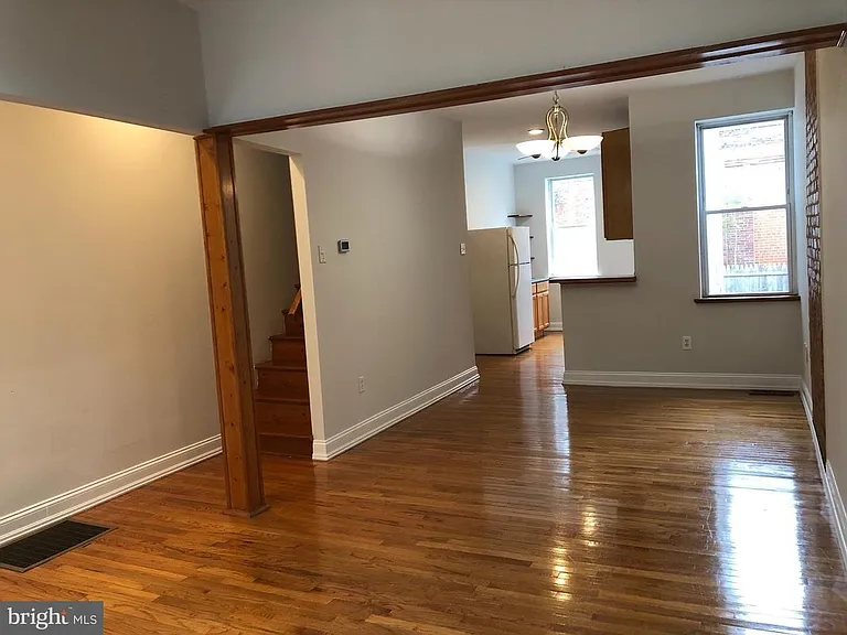327 Point St — Photo 5