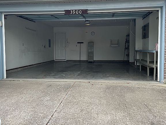 2 car garage 
