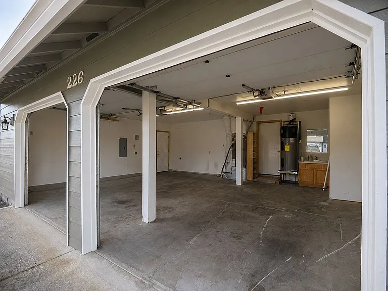 226 Sparks Dr — Photo 29