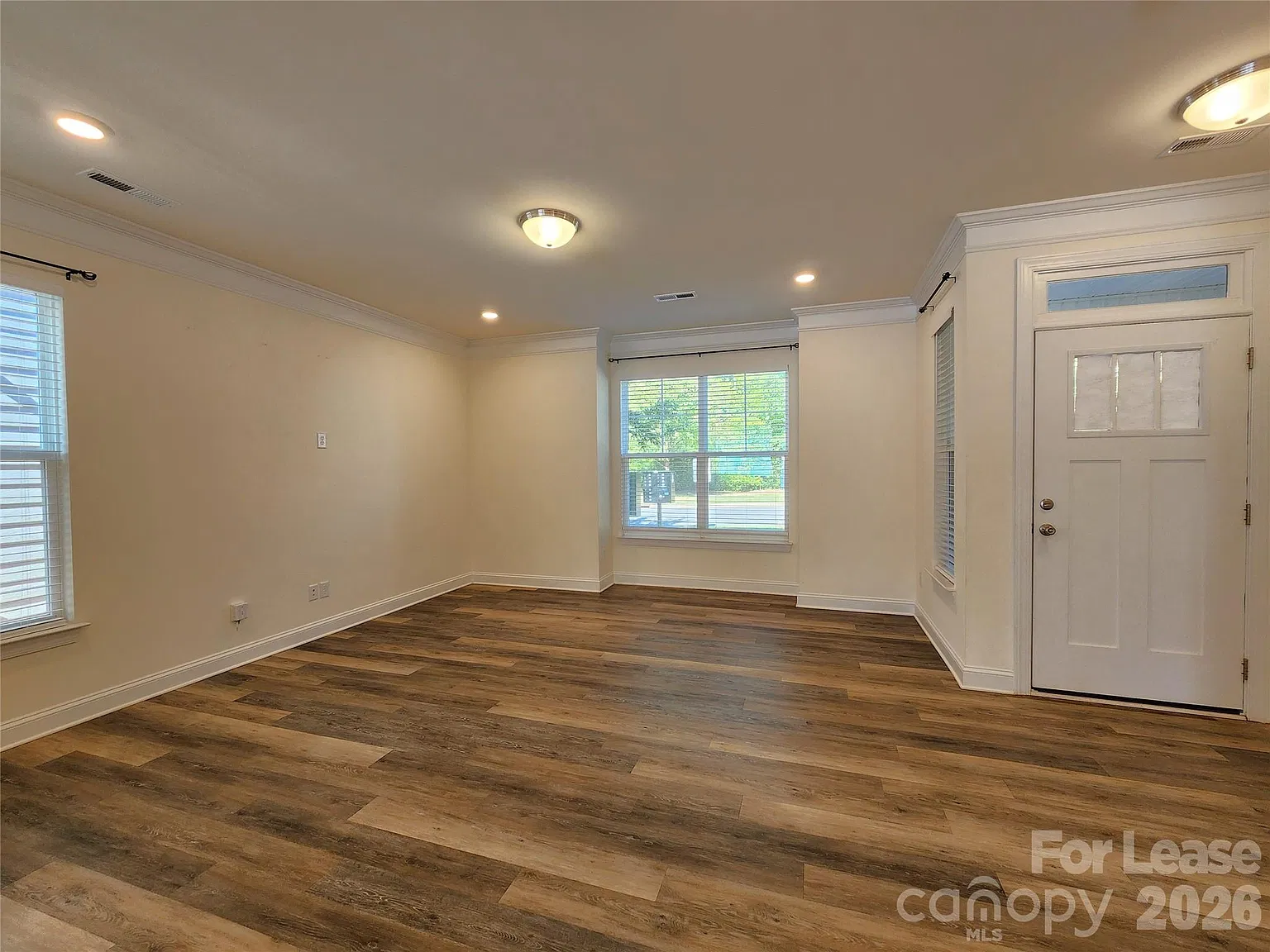 2204 Blewett Dr — Photo 2