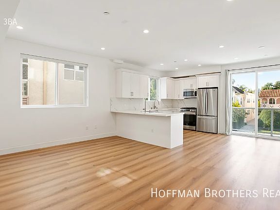 3rd image of 836 S Shenandoah St #201
