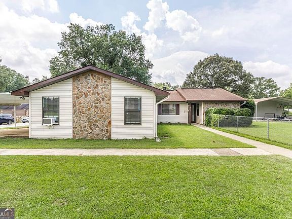 2nd image of 211 Hickory Gln
