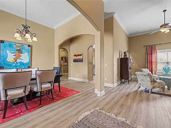 5th image of 4312 W Woodview Dr
