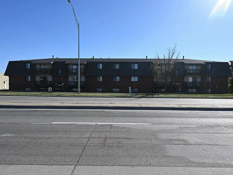 108 Blondo — Photo 38