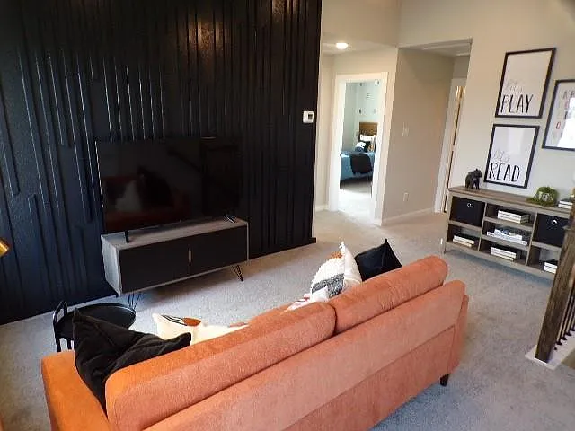 4 bed, 3.0 bath, 2490 sqft, $3,200 — Photo 4