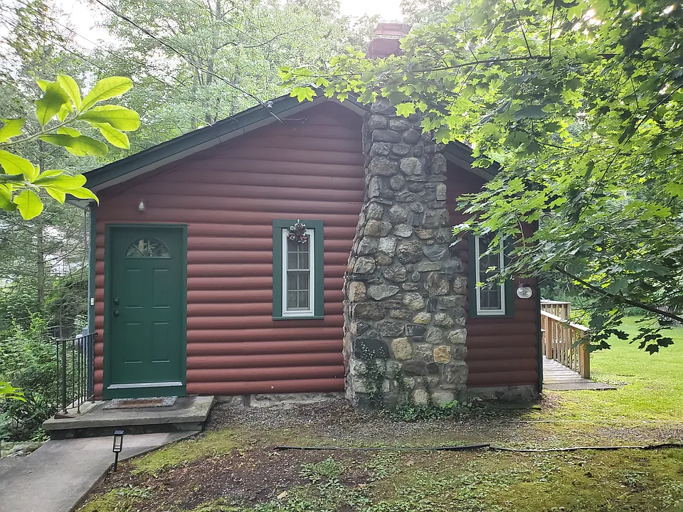 25 Cypress Ln