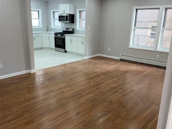 1356 Eggert Pl, Far Rockaway, NY 11691