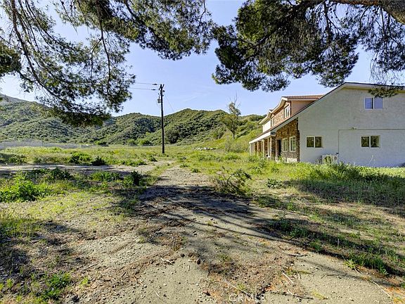 3rd image of 27506 Oak Spring Canyon Rd