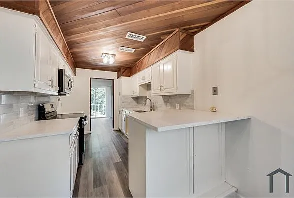 5814 Meadow Wood Ln — Photo 6