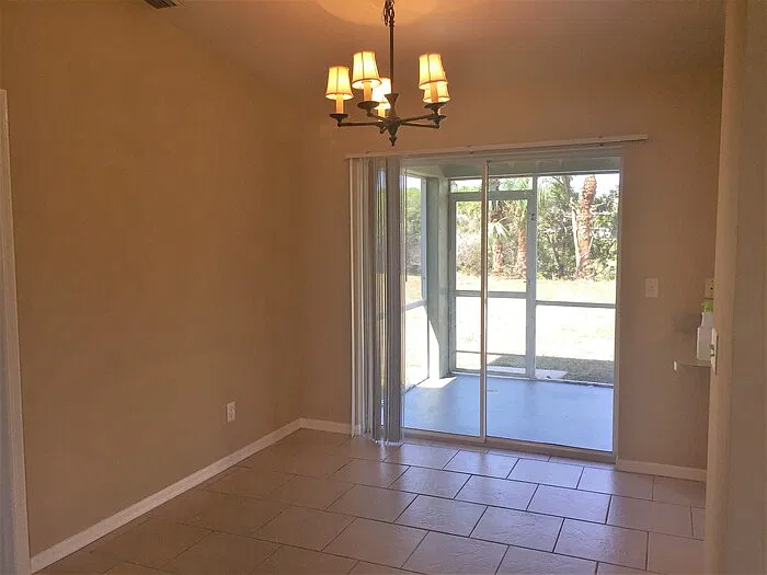 3 bed, 2.0 bath, 1107 sqft, $1,700 — Photo 3