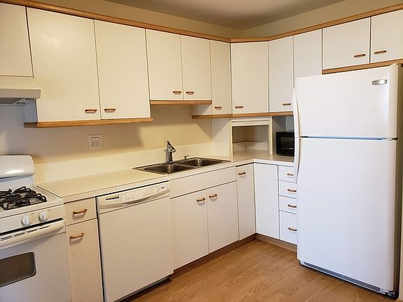 5th image of 738 Grouse Ct #738