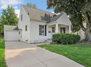 1248 Elmhurst Dr NE, Cedar Rapids, IA 52402