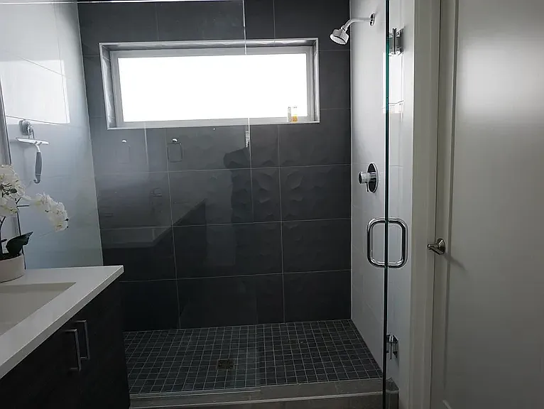 1824 E Union St — Photo 11